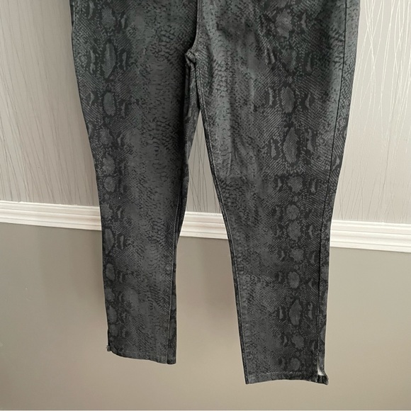 Fashion Nova slither away snake print jeans skinny jeans charcoal print - Picture 7 of 11